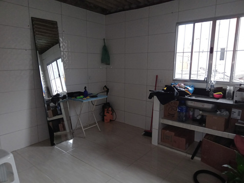 Casa1 São 4 Cômodos Casa2 São Dois Cômodos E 1 Banheiro