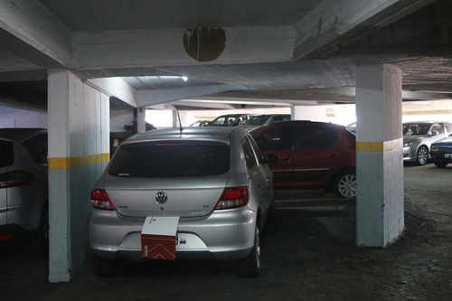Imagen 4 de 8 de Venta De Cochera Cubierta En Once Seguridad 24hs