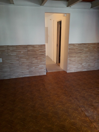 Imagen 2 de 14 de Casa Tres Cruces, 1 Dormitorio, Azotea. Alquiler: $ 16.000