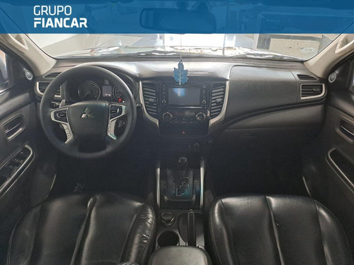 Imagen 6 de 14 de Mitsubishi L200 Diesel 4x4 Automática 2019