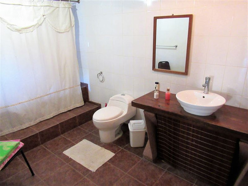 Casa En Venta De 8 Dorm. En La Florida