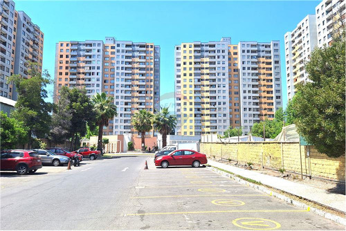 Departamento 2 Dormitorios En Condominio 7 Plazas