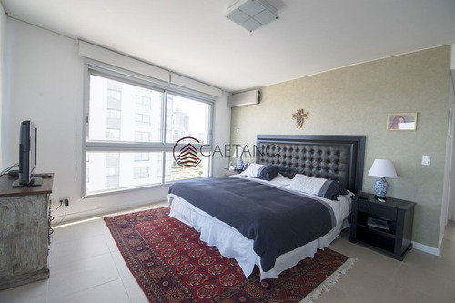 Imagen 3 de 23 de Venta De Excelente Apartamento De 3 Suites Más Dependencia Frente A Playa Brava, Punta Del Este. - Punta Del Este Brava