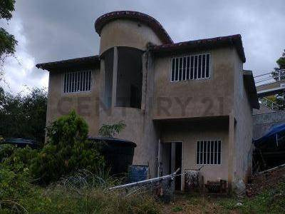 Vendo Casa Con Terreno Urb. Macizo De Caicaguana, El Hatillo. Terreno 100% Const