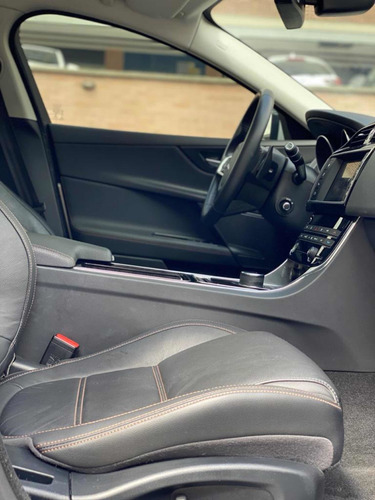 Jaguar Xe Prestige 2.0t