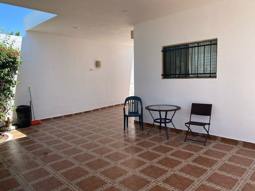 ¡casa Amueblada En Esquina Con Paneles Solares En Las Américas, Mérida!