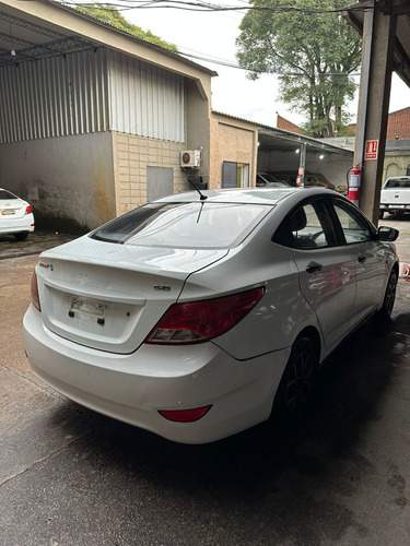 Imagen 7 de 11 de Hyundai Accent