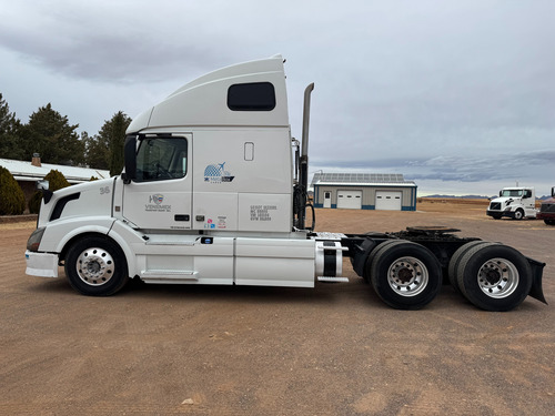 Tractocamión 2015 Volvo Vnl670 - D13 - Automático