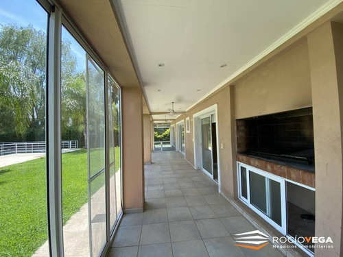 Distinguida Propiedad A La Venta En Barrio Cerrado Santa Ana