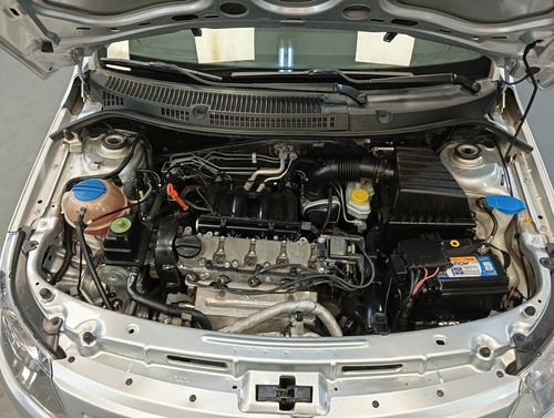 Volkswagen Voyage 1.6 Highline 101cv