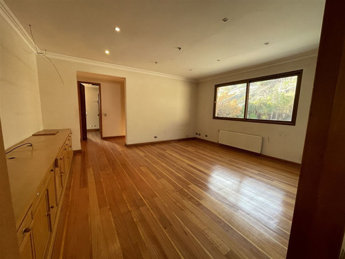 Casa En Venta De 6 Dorm. En Lo Barnechea Panoramica