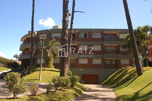 Encantador Apartamento En Arcobaleno, 2 Dormitorios Con Acciones De Piscina, Cochera Y Baulera. Consultenos!