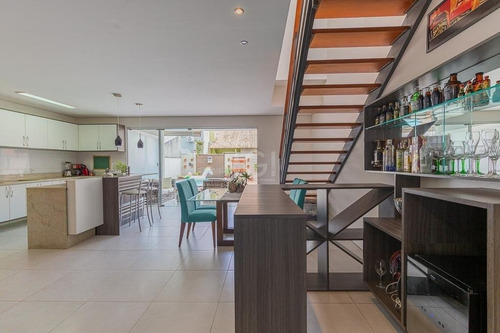 Casa Em Hípica Com 3 Dormitórios - Lu430381