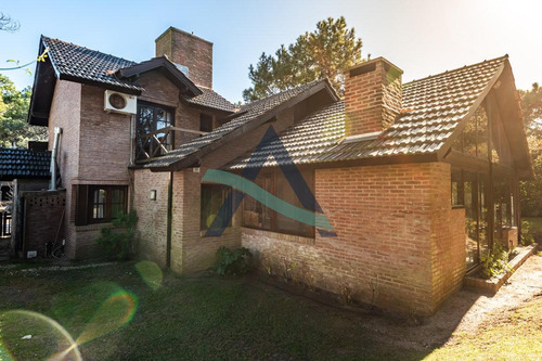 Casa 5 Ambientes C/ Dependencia. Venta Pinamar