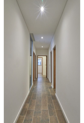 Casa De 3 Dormitorios Con Cochera, Galería Y Piscina