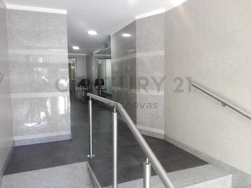 Departamento De 2 Ambientes Sobre Av Cabildo Al 2400 Piso Alto Con Vista Abierta