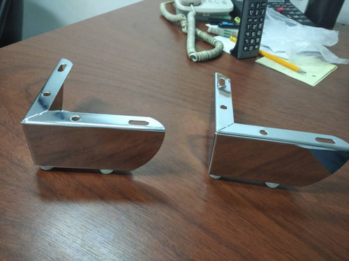 Imagen 3 de 8 de Patas Para Muebles Cromadas De Metal En L De 5cm
