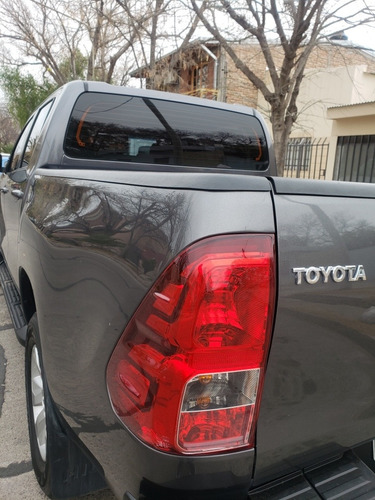 Imagen 11 de 16 de Toyota Hilux 2020 2.8 Cd Srv 177cv 4x2