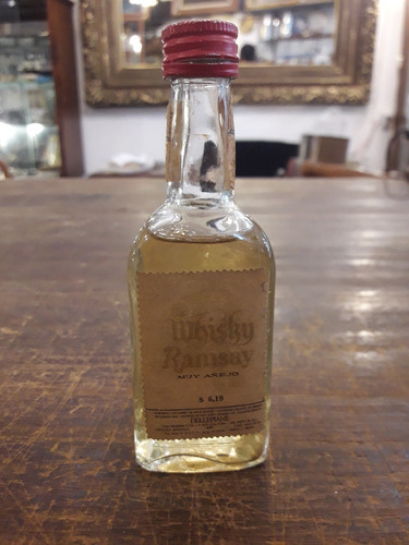 Antigua Botellita De Coleccion De Whisky Ramsay Muy Añejo