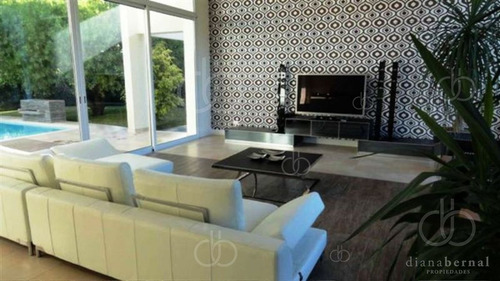 Imagen 5 de 28 de Casa En Mansa, 4 Dormitorios, Piscina Climatizada, En Barrio Privado, Punta Del Este