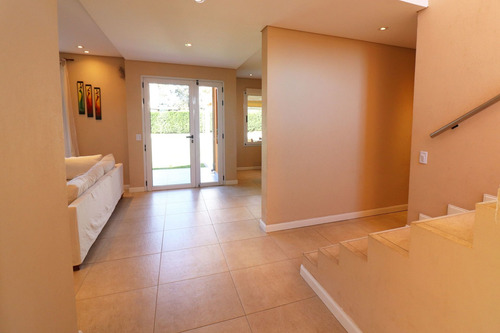 Casa 5 Ambientes Muy Luminosa Con Pileta