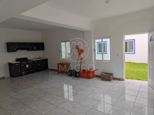 Casa En Venta En Col. Vicente Guerrero Cerca De Plaza Atrios Con 3 Recamaras