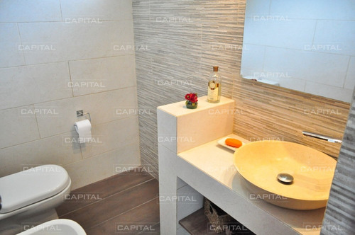 Espectacular Casa En Playa Mansa 3 Dormitorios A 150 Metros Del Mar-ref:28522