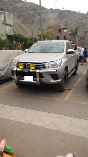Alquiler De Camionetas Pick Up 4x4 Toyota Hilux Y Minivan