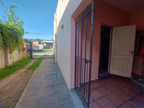 Casa 3 Amb En Bella Vista En Alquiler!!