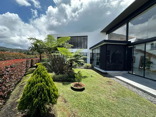 La Casa Mas Exclusiva Del Alto De Palmas! Excelente Ubicacion Y Precio! Como Nueva! Con