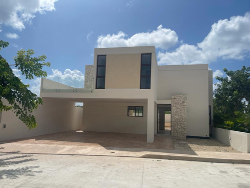 Casa En Venta En Privada Con Acabados Unicos En Merida Norte