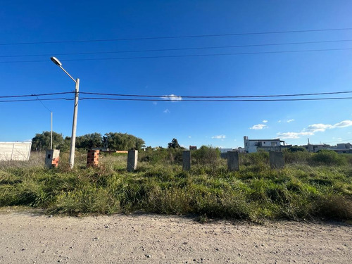 Lote De 16x45 En Vicente Lopez Entre Catamarca Y Santiago Del Estero.