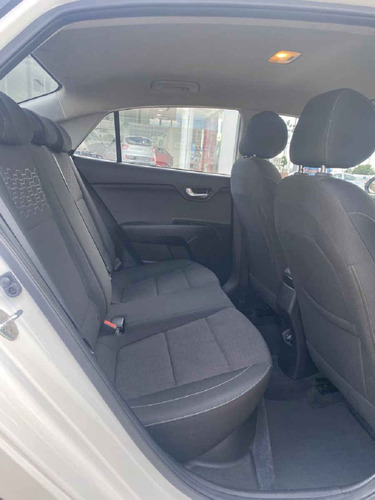 Imagen 6 de 15 de Kia Kia Rio Sedan 2018 4p Ex Man Ve F. Niebla Ra-15