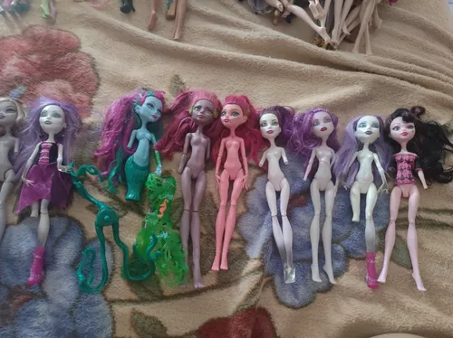 Cind on X: Onde eu compro minhas bonecas (Monster High/Ever After High/Bratzillaz),  como conseguir preços bons e uma ajudinha em como restaurar elas se  necessário - A Thread  / X