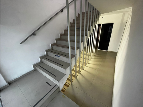 Edificio De 3 Plantas En Venta A 2 Cuadras De Cintermex