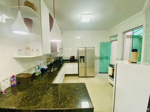 Imagem 4 de 20 de Casa Em Meio Lote No Bairro Cabral/ Contagem