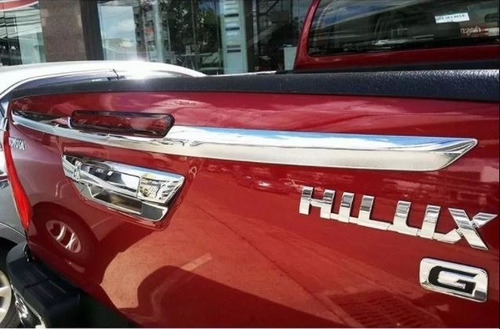 Aplique Cromado Tampa Traseira Asa Nova Hilux 2019 2020 2021