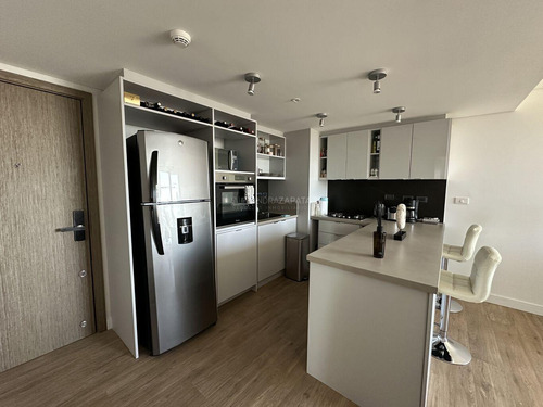 Venta Con Renta Apartamento 2 Dormitorios En Edificio Joy. Garage