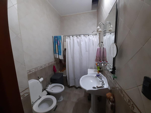 Venta Casa 319m2 Con Patio, Pileta Y Cochera En Don Bosco Quilmes, Apto Credito !!!