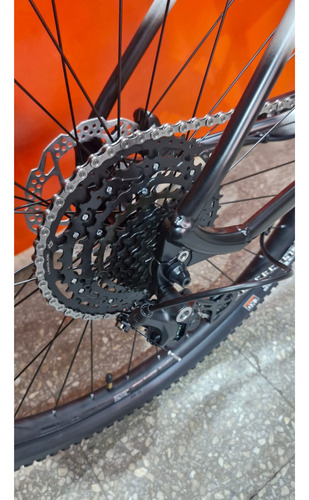 Bicicleta Venzo Stinger Mtb R29 Monoplato 10 Vel Shimano Negro/blanco S