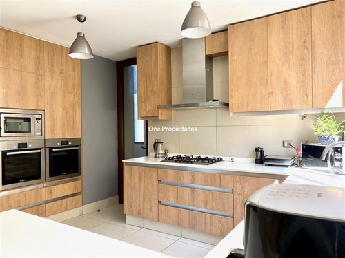 Imagen 12 de 30 de Casa Venta 5d 5b. 5 Estac. Oriente. Condominio. Lo Barnechea