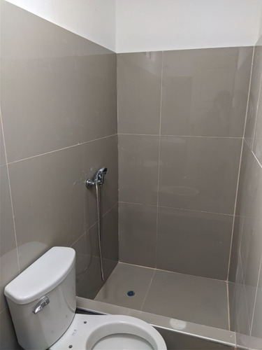 Imagen 7 de 7 de Habitacion En San Borja, Habitaciones En San Borja, En Avenida Rosa Toro Cuadra 9 Cruce Con Canada Cuadra 35, Excelente Zona Comercial Todo A La Mano