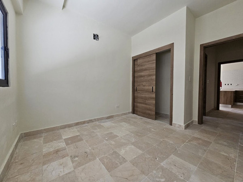 A Estrenar: 2da Con Terraza, 3 Habitaciones, 3 Parqueos Y Locker En Serralles
