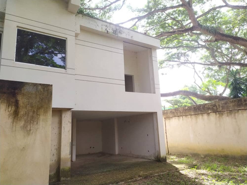 Town House En Venta En Obra Gris Ubicado En Residencias Vista Al Golf Urb Villas De San Diego Country Club. St