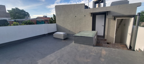 En Venta En Caseros Casa De 3 Ambientes Al Frente Totalmente A Nuevo F: 9711