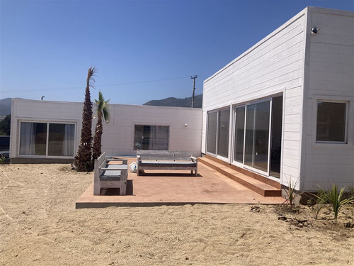 Casa En Venta De 4 Dorm. En Concón