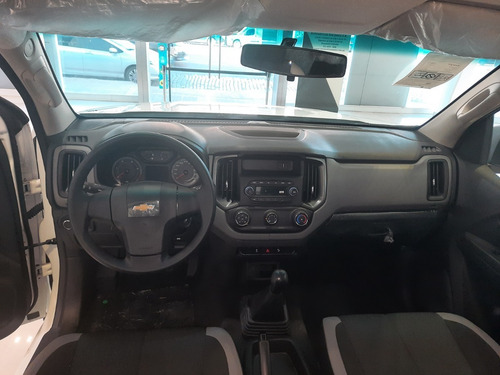 Imagen 18 de 25 de Chevrolet S10 Pick-up Ls Cabina Doble 4x2 2.8td Manual 2023