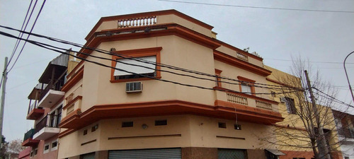 Piao Unico Con Entrada Independiente, 3 Dormitorios, Amplio Living Comedor Y Cocina Comedor Con Quincho En Planta Alta Y Terraza