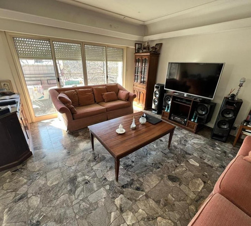 Venta De Departamento Con Galpon En Pompeya