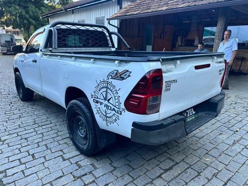 Toyota Hilux 2.8 Tdi Std Cab. Simples 4x4 2p
